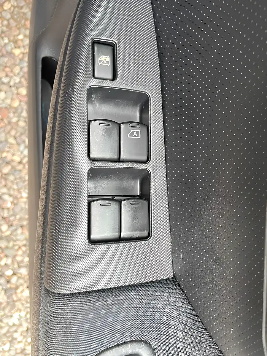 Used 2013 Nissan Note N-Tec+ Blue - Interior and Exterior details 15