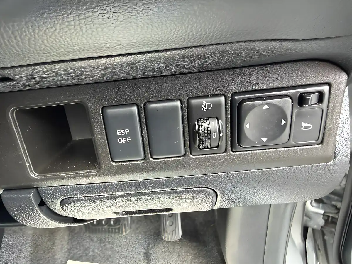 Used 2013 Nissan Note N-Tec+ Grey - Interior and Exterior details 18