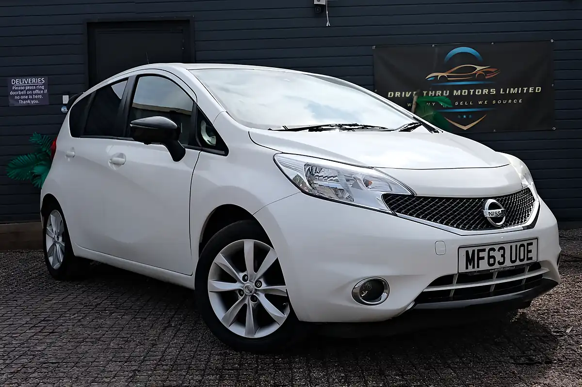 Used 2013 Nissan Note Tekna White - Front View