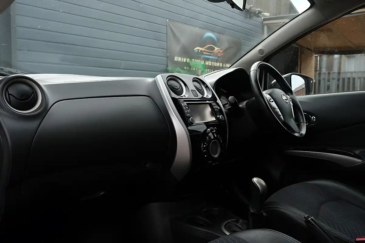 Used 2013 Nissan Note Tekna White - Interior and Exterior details 10