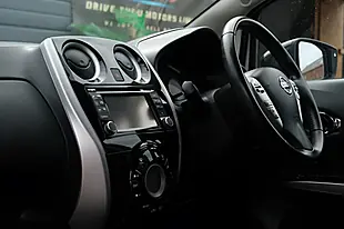 Used 2013 Nissan Note Tekna White - Interior and Exterior details 11