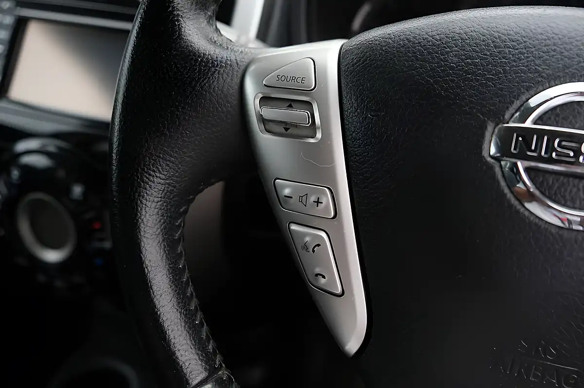 Used 2013 Nissan Note Tekna White - Interior and Exterior details 15