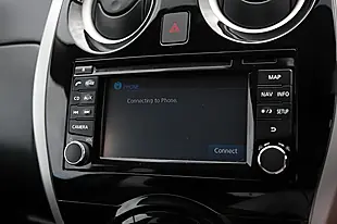 Used 2013 Nissan Note Tekna White - Interior and Exterior details 17