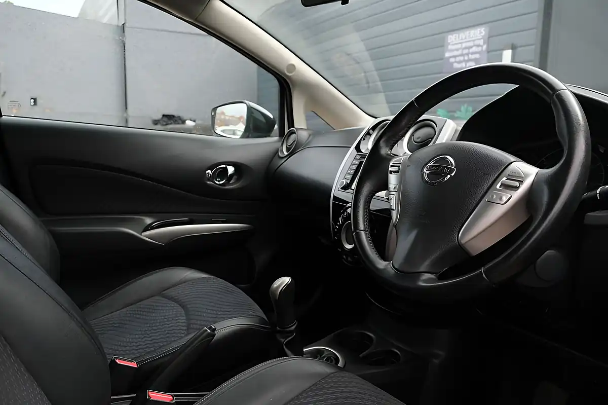 Used 2013 Nissan Note Tekna White - Interior and Exterior details 8