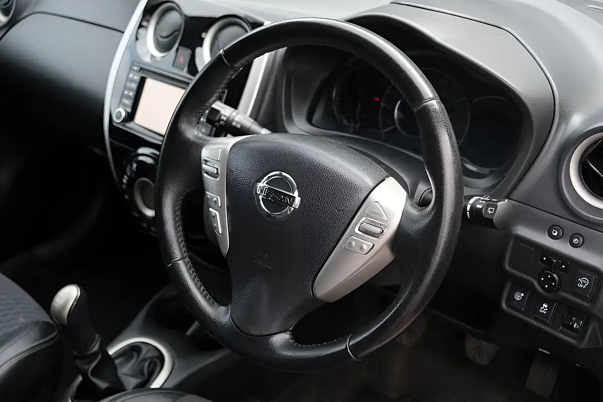 Used 2013 Nissan Note Tekna White - Interior and Exterior details 9
