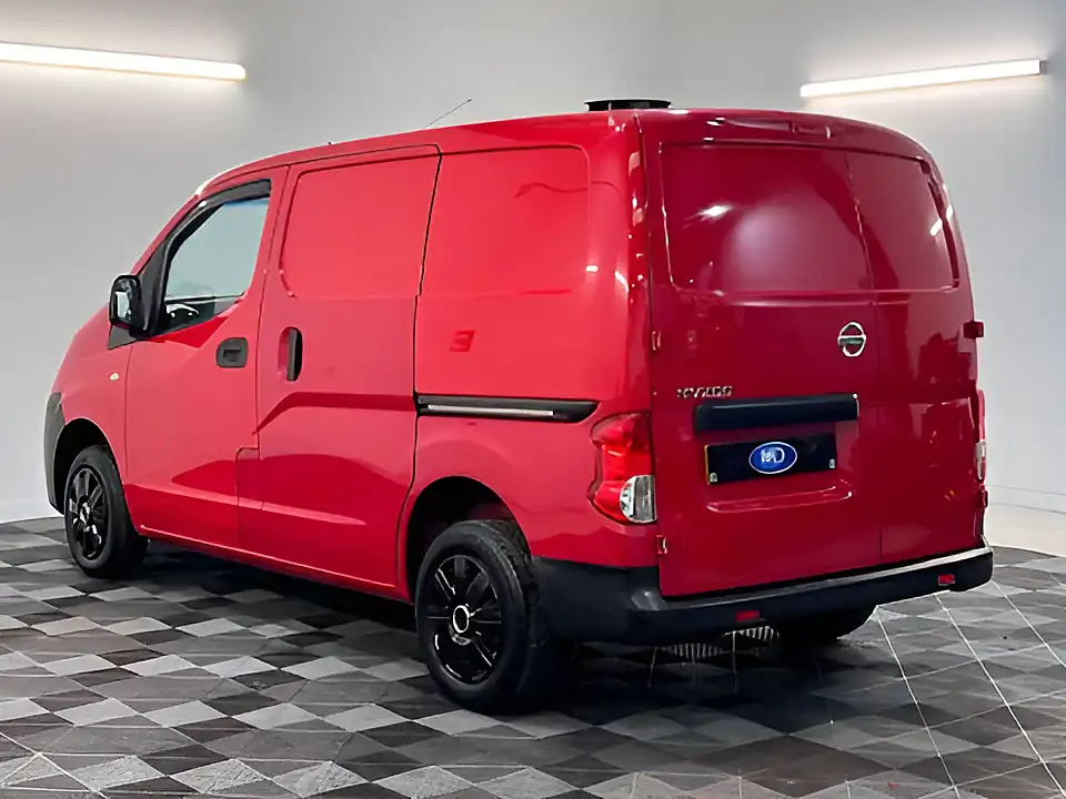 Used 2013 Nissan NV200 Se Red - Interior and Exterior details 7