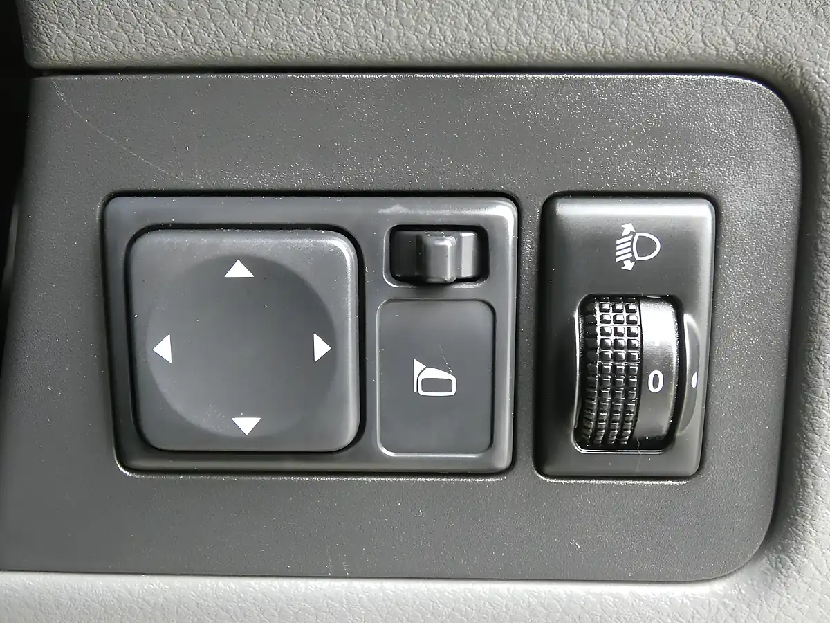 Used 2013 Nissan NV200 Se White - Interior and Exterior details 17