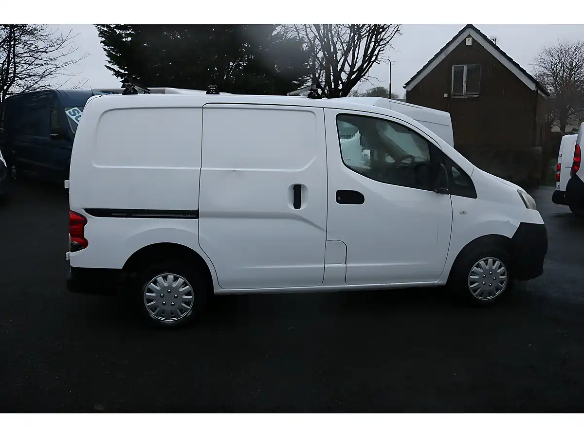 Used 2013 Nissan NV200 White - Interior and Exterior details 10