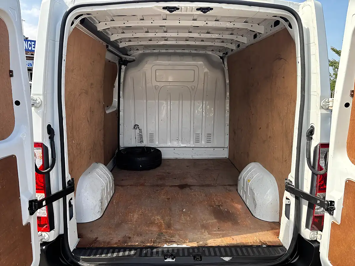 Used 2013 Nissan Nv400 E White - Interior and Exterior details 13
