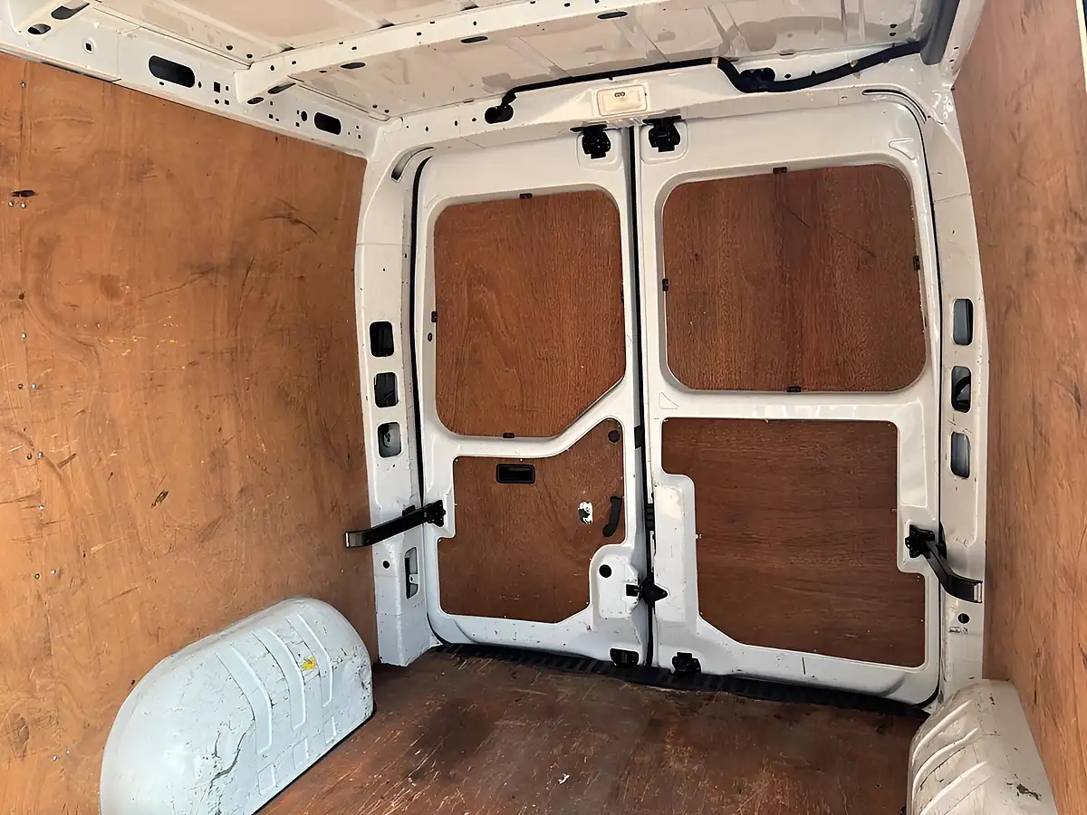 Used 2013 Nissan Nv400 E White - Interior and Exterior details 17