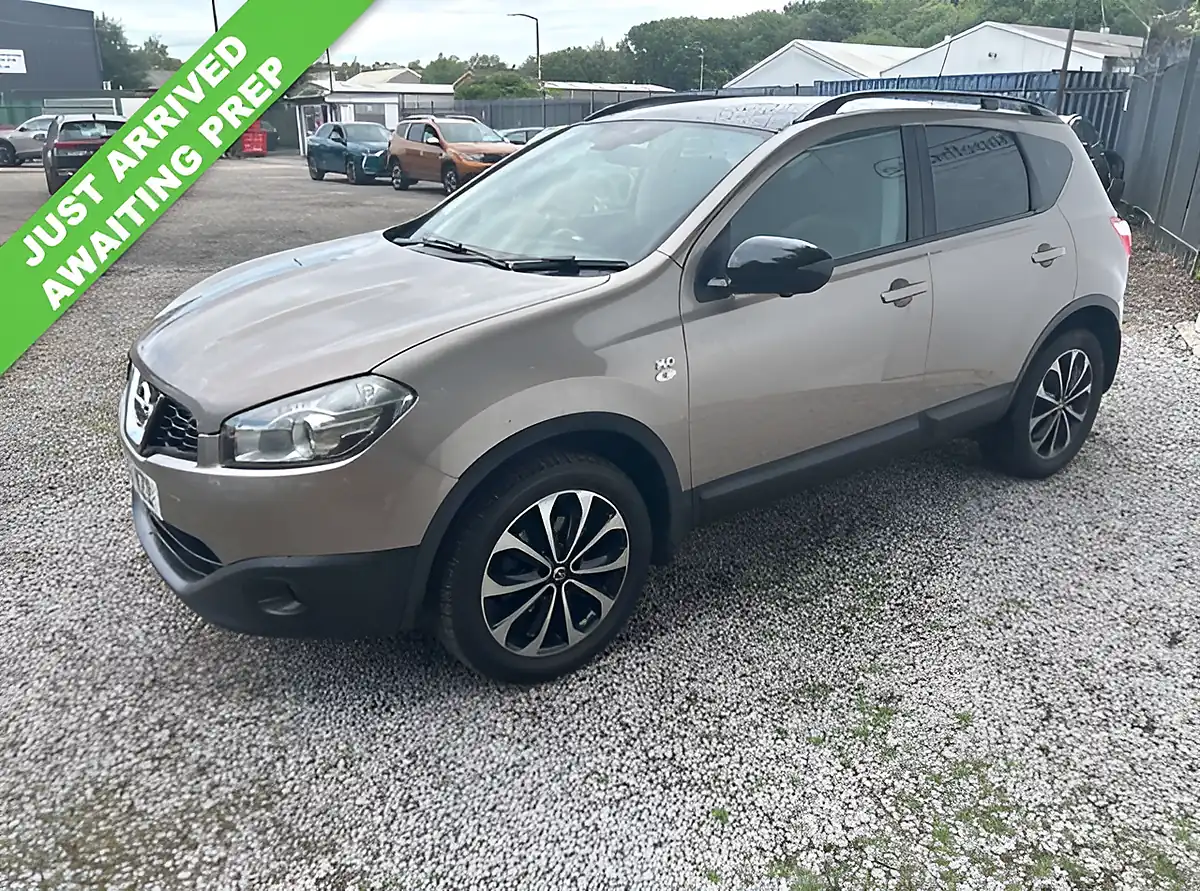 Used 2013 Nissan Qashqai 360 Beige - Front View