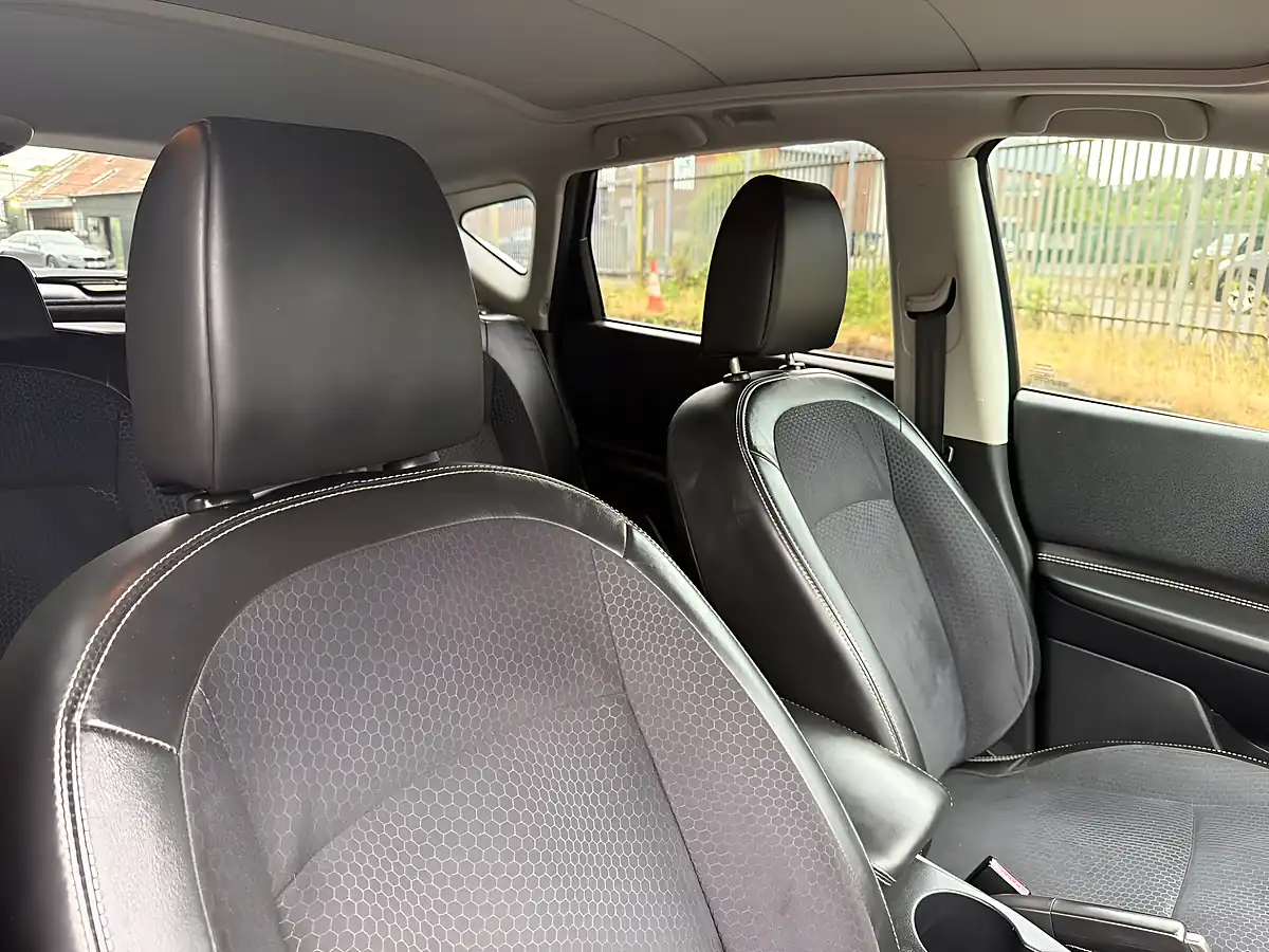 Used 2013 Nissan Qashqai 360 Black - Interior and Exterior details 11