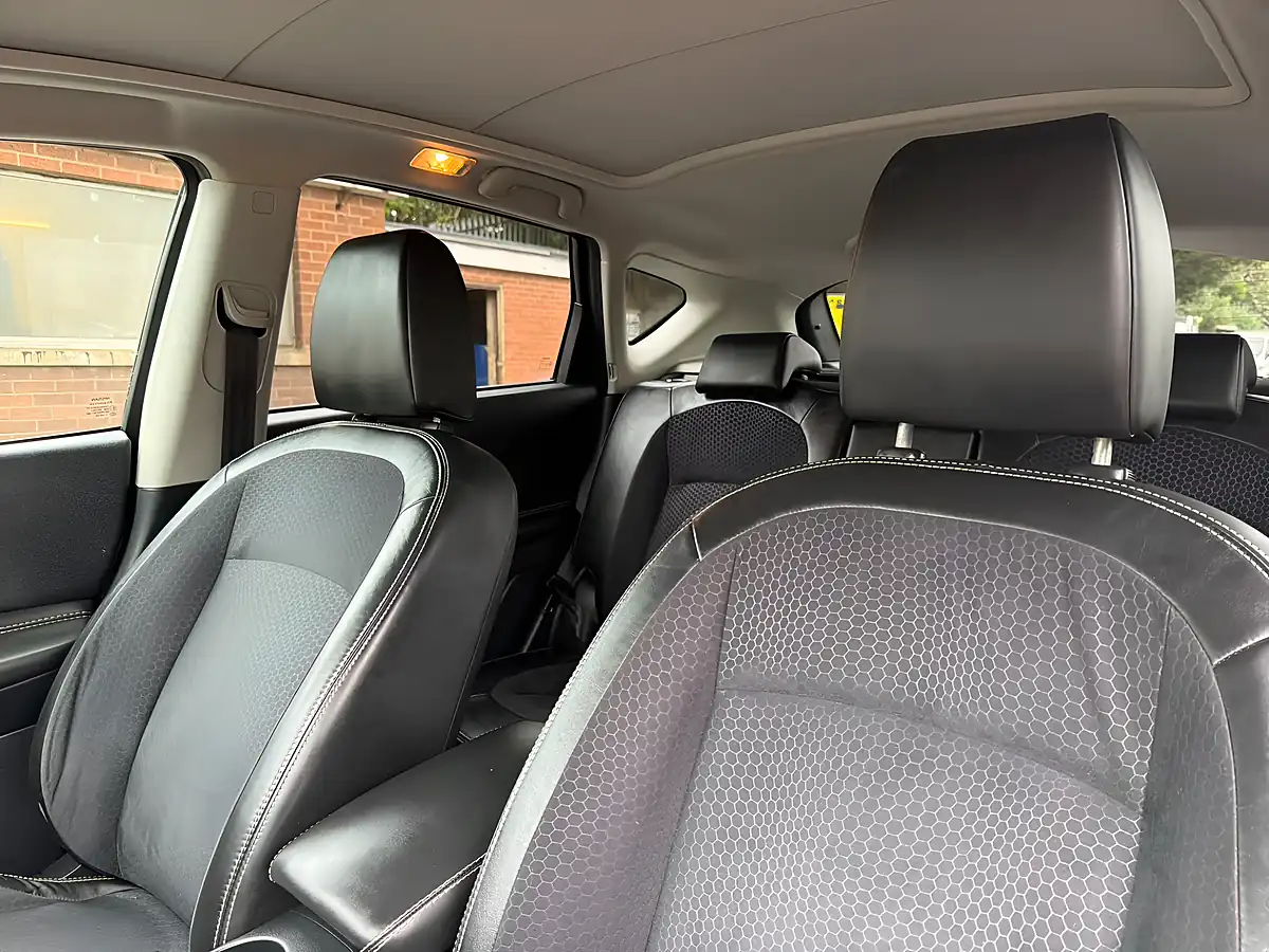 Used 2013 Nissan Qashqai 360 Black - Interior and Exterior details 12