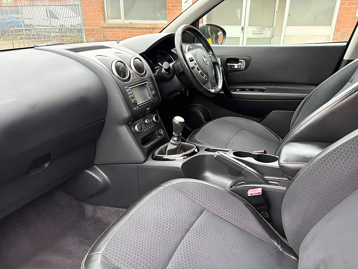 Used 2013 Nissan Qashqai 360 Black - Interior and Exterior details 13