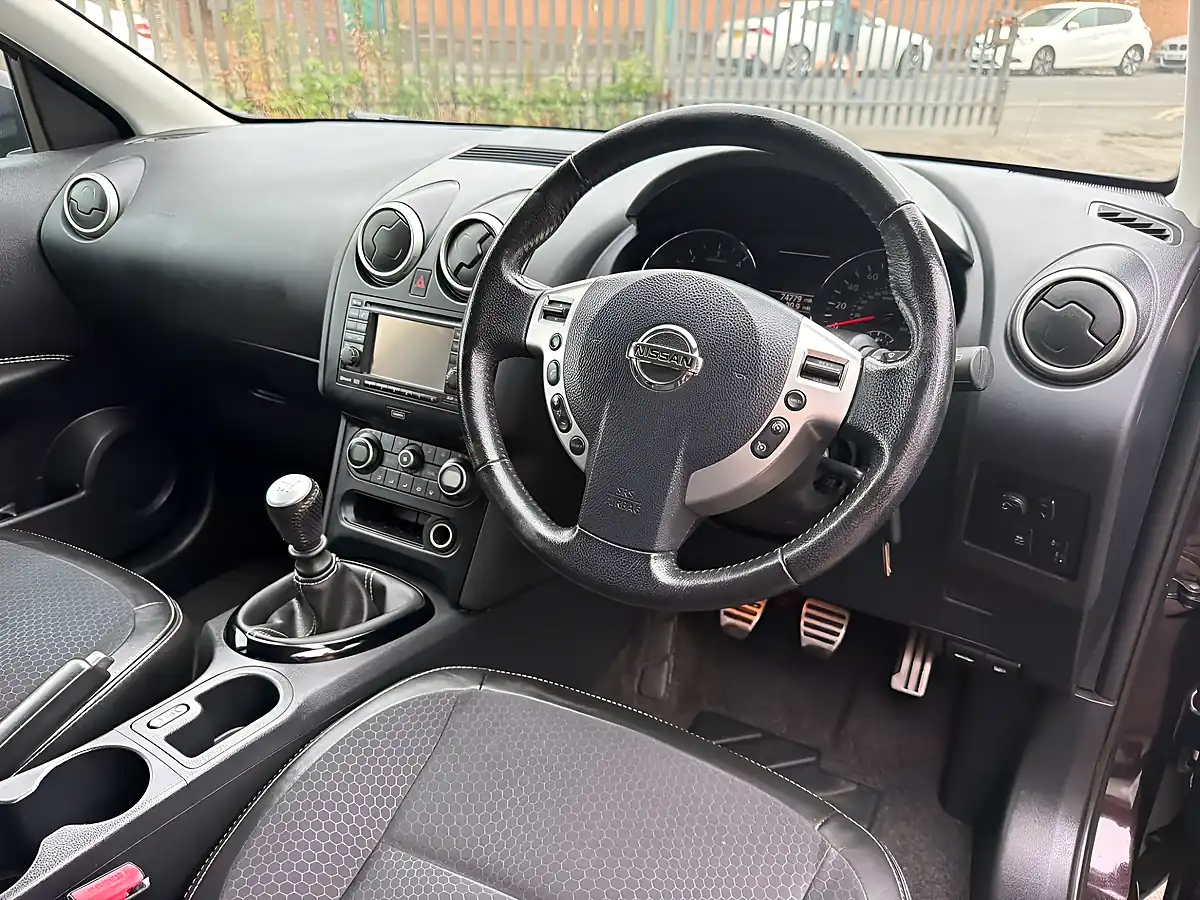 Used 2013 Nissan Qashqai 360 Black - Interior and Exterior details 9