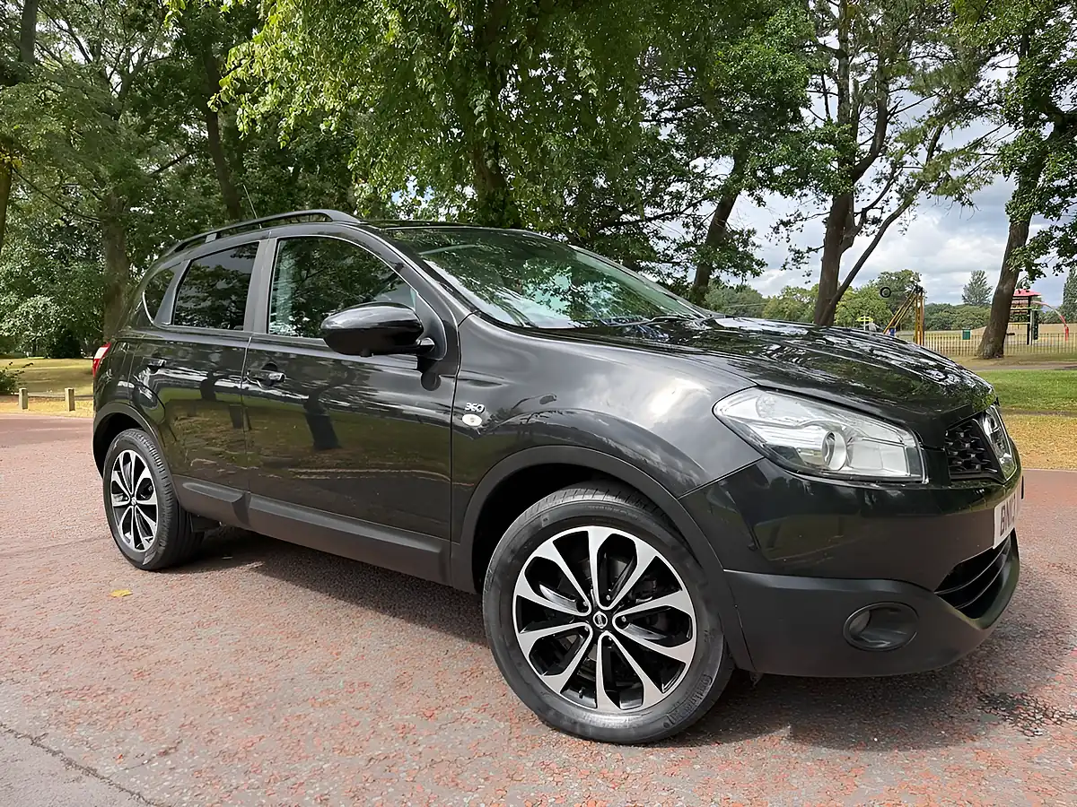 Used 2013 Nissan Qashqai 360 Black - Front View