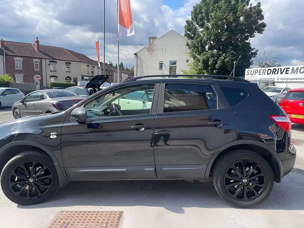 Used 2013 Nissan Qashqai 360 Black - Interior and Exterior details 10