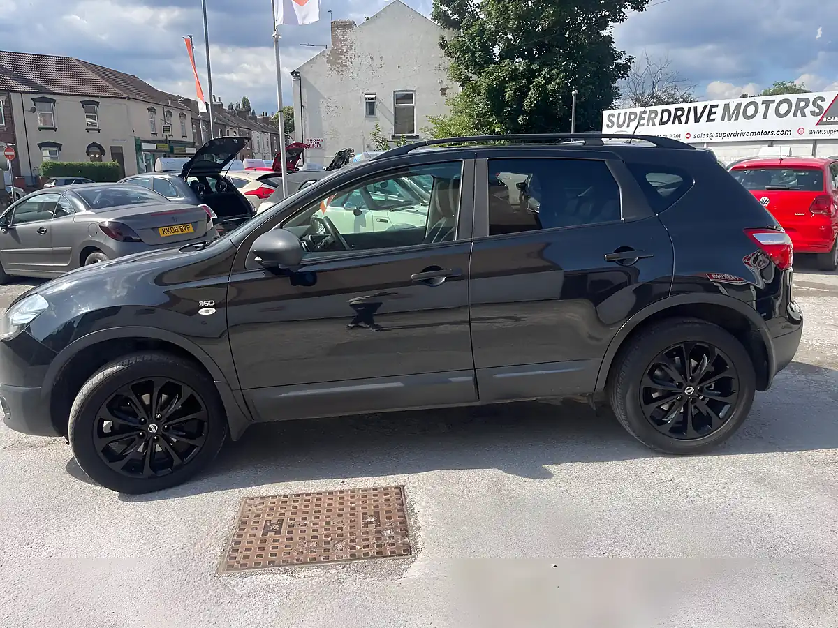 Used 2013 Nissan Qashqai 360 Black - Interior and Exterior details 11