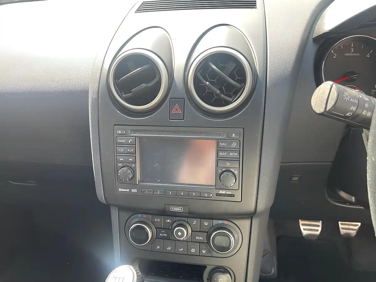 Used 2013 Nissan Qashqai 360 Black - Interior and Exterior details 18
