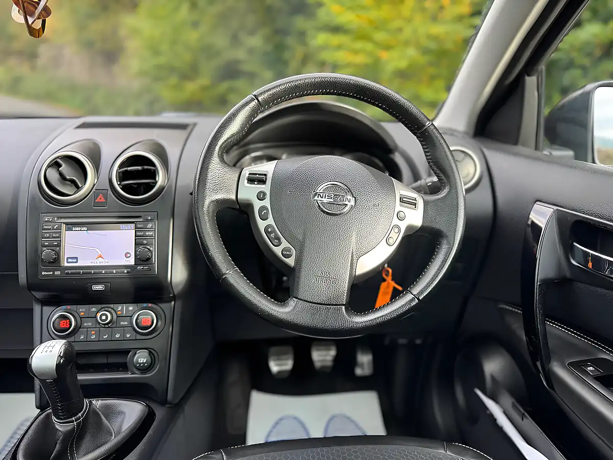 Used 2013 Nissan Qashqai 360 Grey - Interior and Exterior details 17