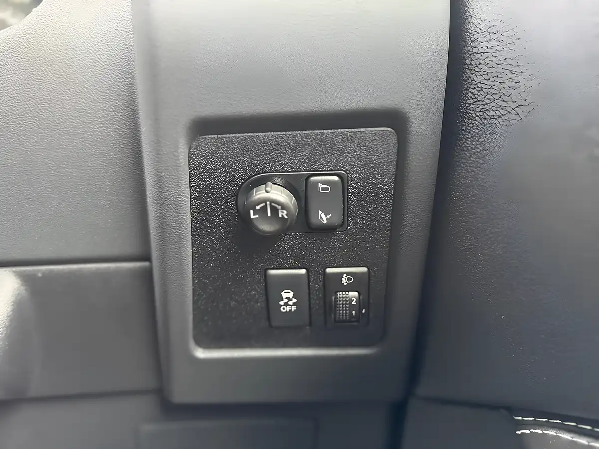 Used 2013 Nissan Qashqai 360 Grey - Interior and Exterior details 20