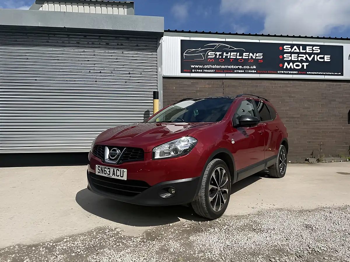 Used 2013 Nissan Qashqai 360 Plus 2 Red - Front View