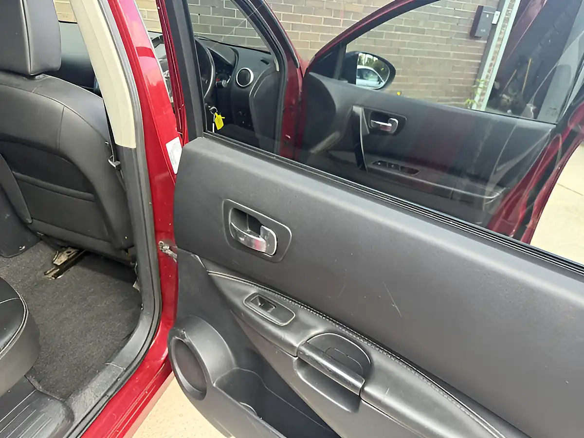 Used 2013 Nissan Qashqai 360 Plus 2 Red - Interior and Exterior details 14