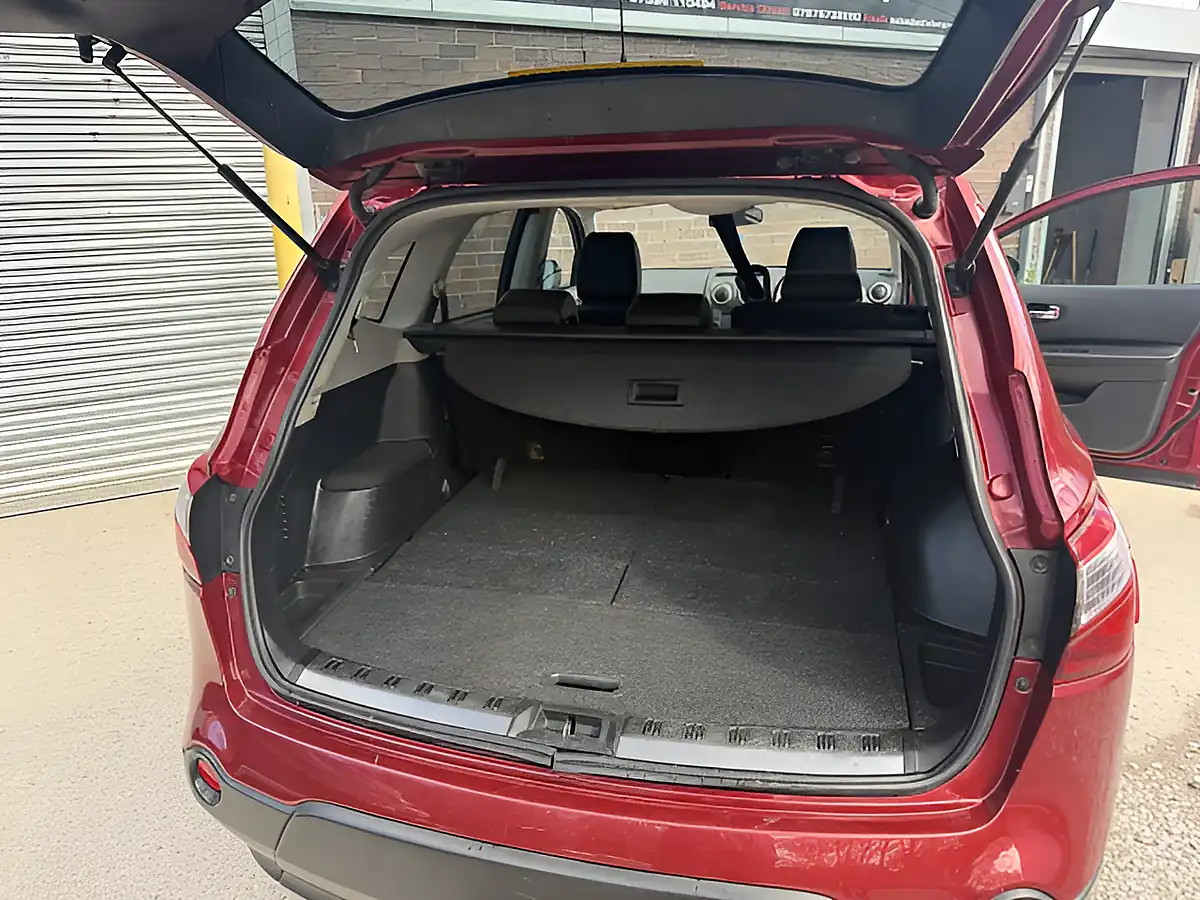 Used 2013 Nissan Qashqai 360 Plus 2 Red - Interior and Exterior details 16