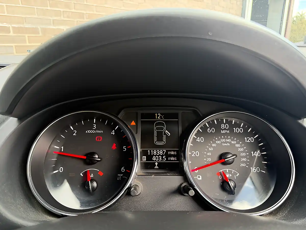 Used 2013 Nissan Qashqai 360 Plus 2 Red - Interior and Exterior details 17