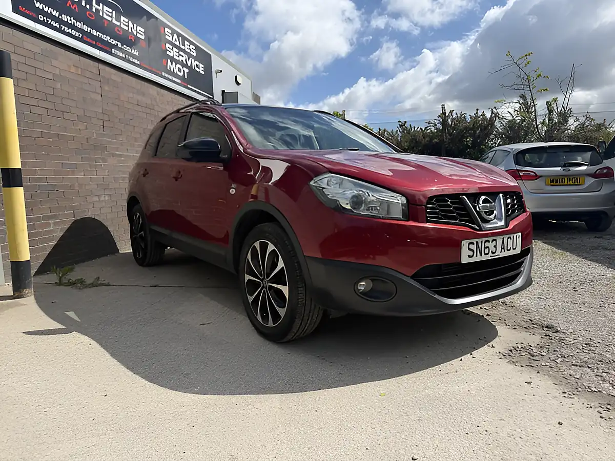 Used 2013 Nissan Qashqai 360 Plus 2 Red - Interior and Exterior details 2