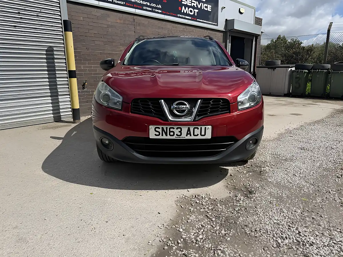 Used 2013 Nissan Qashqai 360 Plus 2 Red - Interior and Exterior details 3