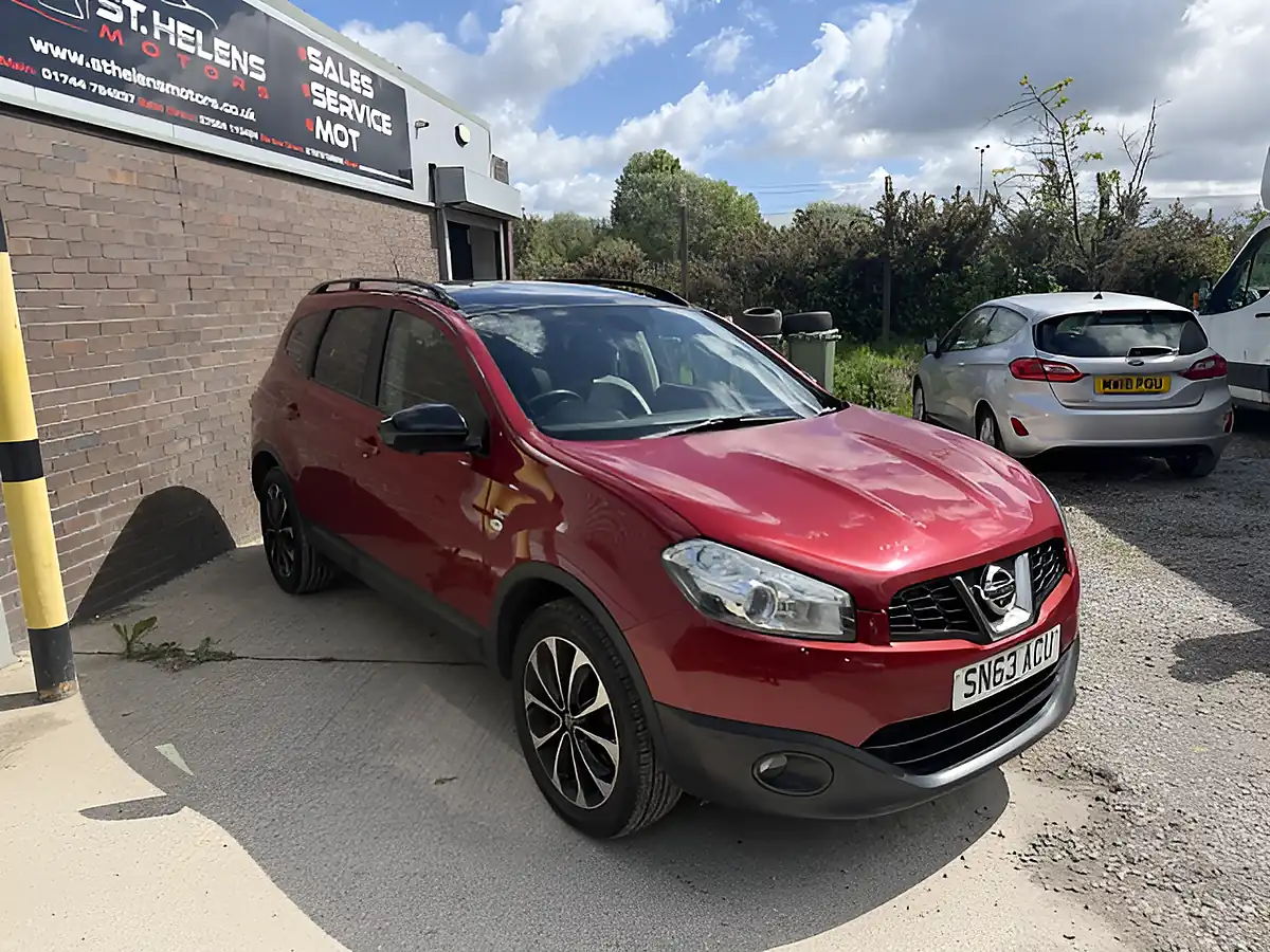 Used 2013 Nissan Qashqai 360 Plus 2 Red - Interior and Exterior details 6