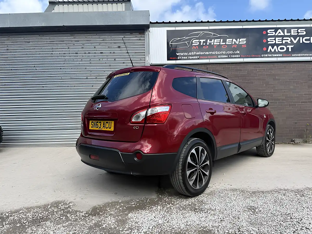 Used 2013 Nissan Qashqai 360 Plus 2 Red - Interior and Exterior details 8