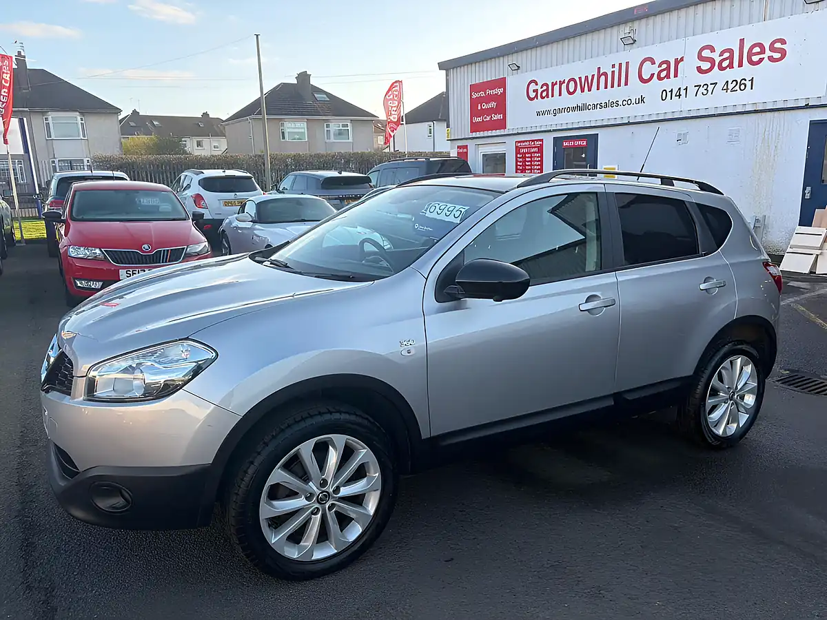 Used 2013 Nissan Qashqai 360 Silver - Front View