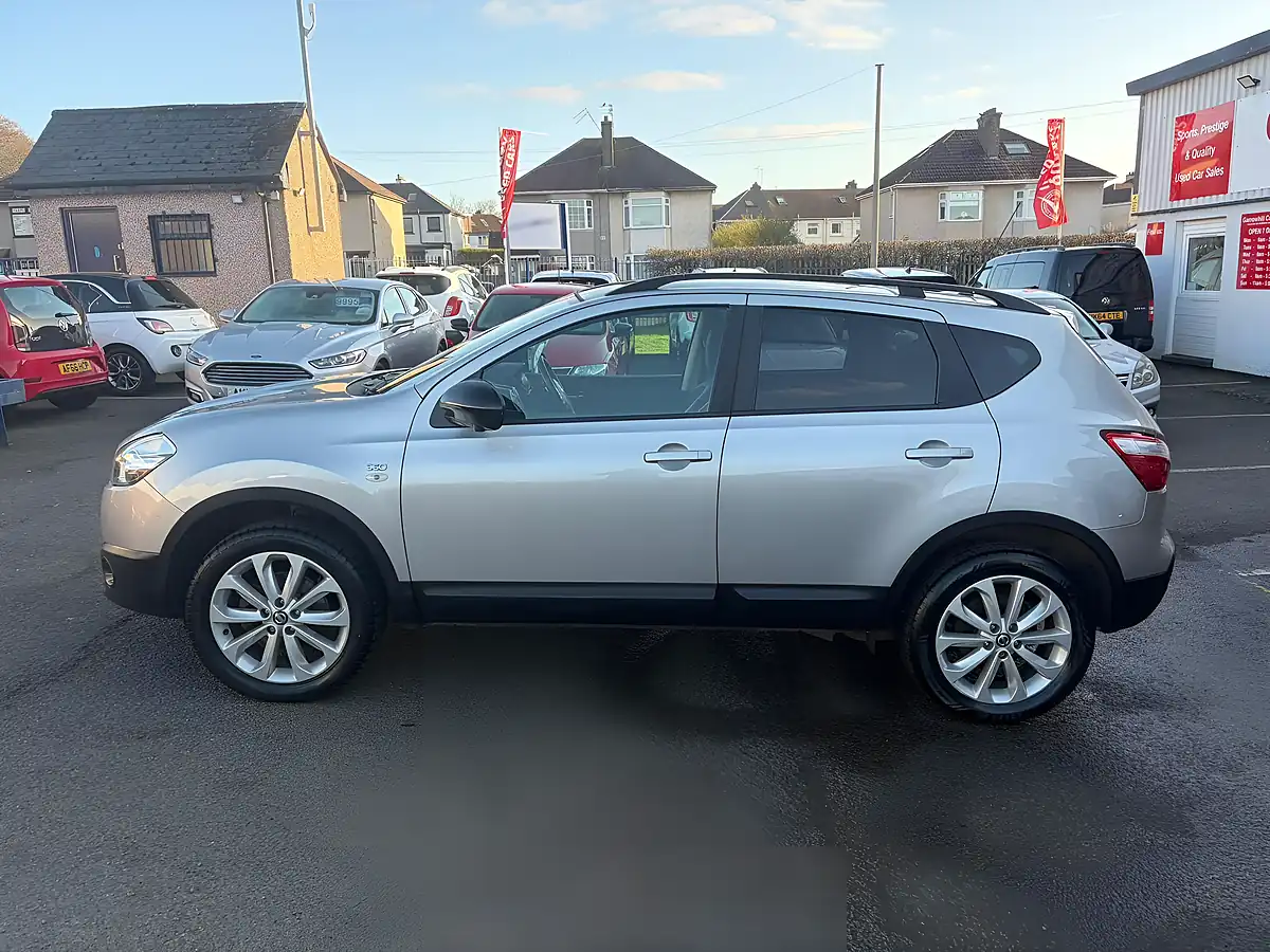 Used 2013 Nissan Qashqai 360 Silver - Interior and Exterior details 4