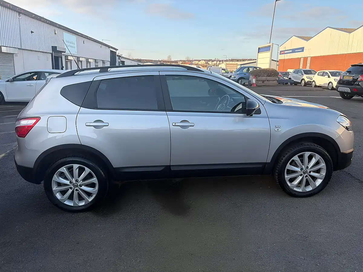 Used 2013 Nissan Qashqai 360 Silver - Interior and Exterior details 5