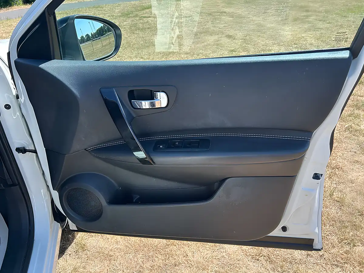 Used 2013 Nissan Qashqai 360 White - Interior and Exterior details 11
