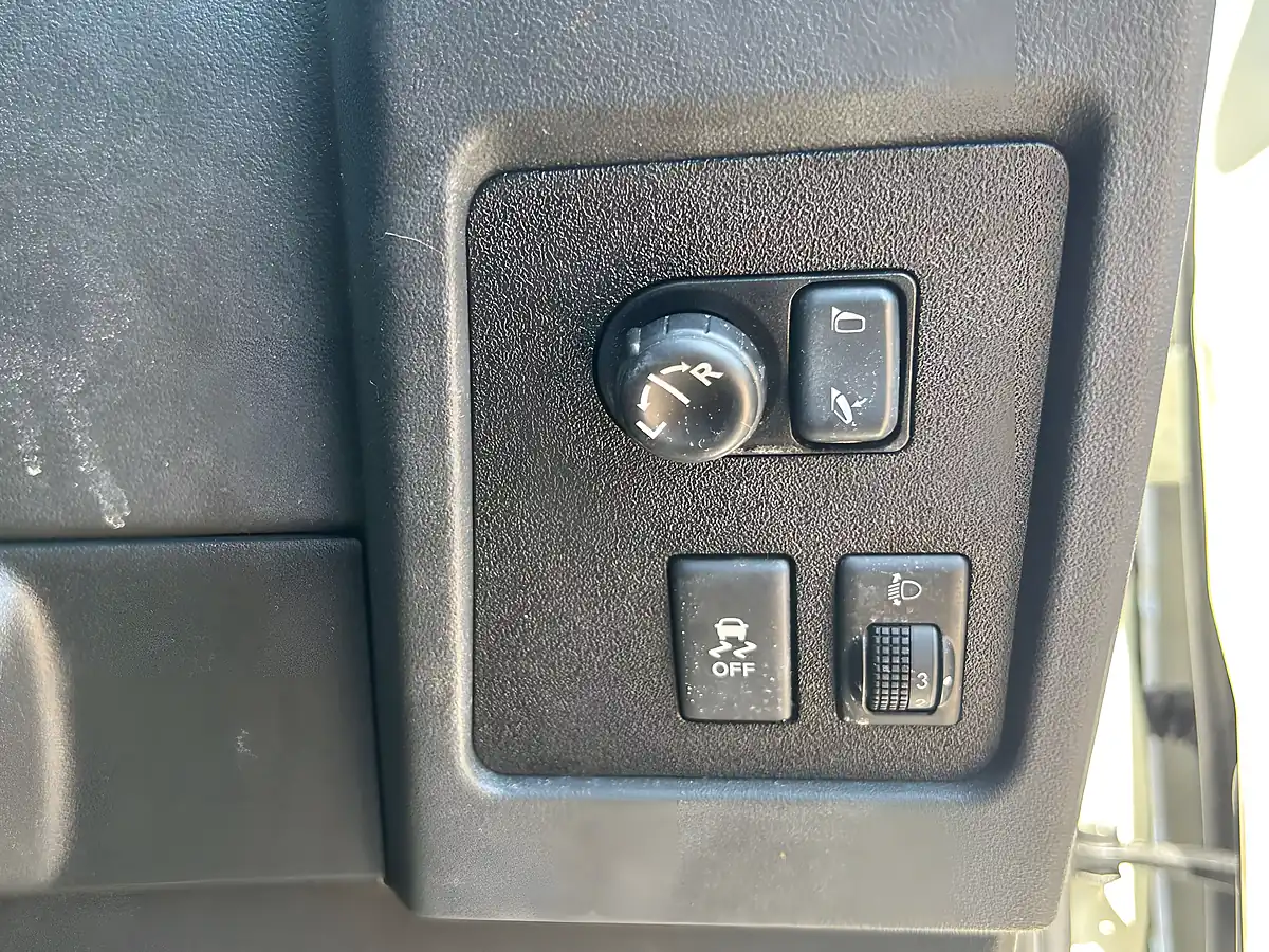 Used 2013 Nissan Qashqai 360 White - Interior and Exterior details 20