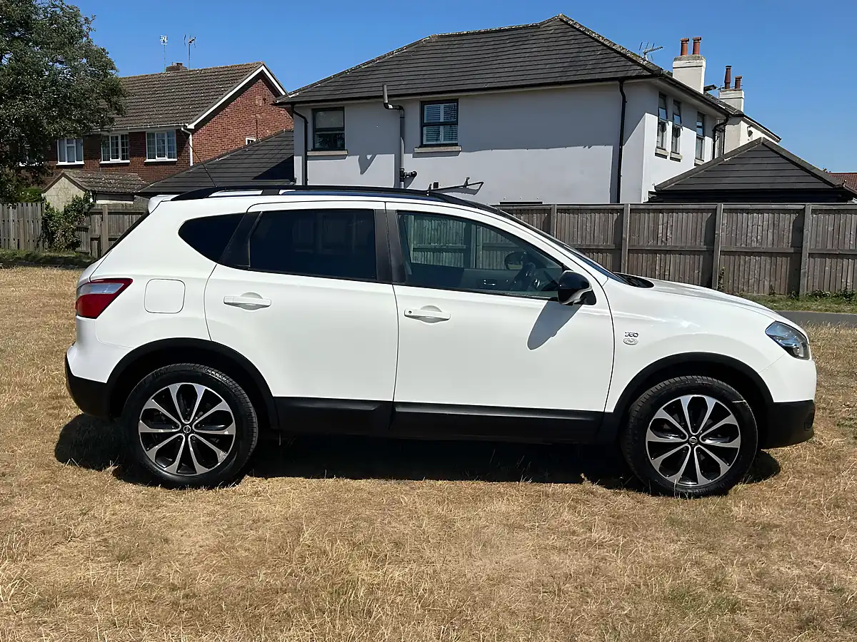 Used 2013 Nissan Qashqai 360 White - Interior and Exterior details 4