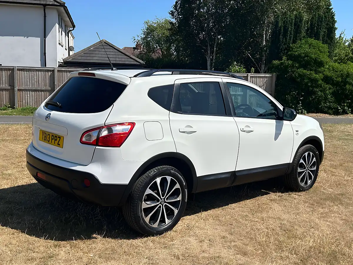 Used 2013 Nissan Qashqai 360 White - Interior and Exterior details 5