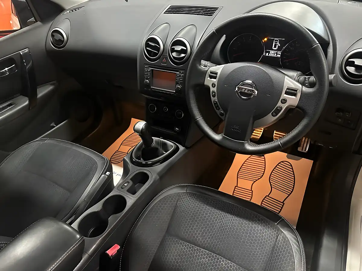 Used 2013 Nissan Qashqai 360 White - Interior and Exterior details 18