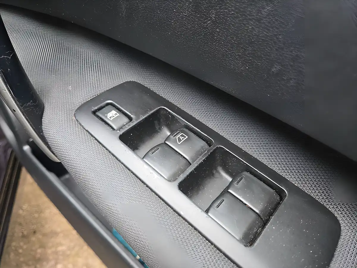 Used 2013 Nissan Qashqai Acenta Black - Interior and Exterior details 18