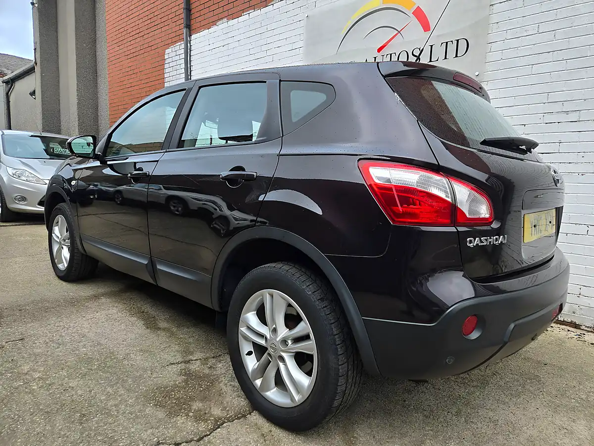 Used 2013 Nissan Qashqai Acenta Black - Interior and Exterior details 4