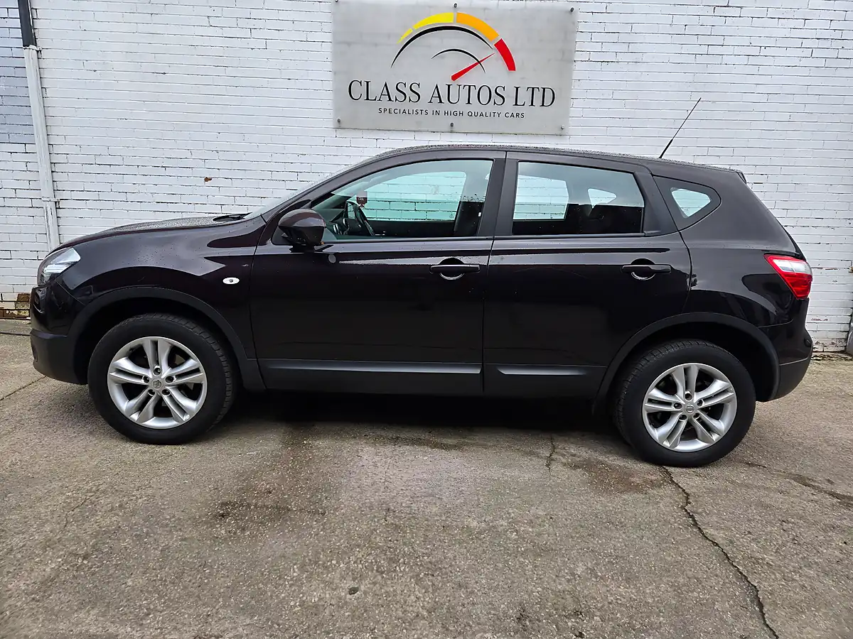 Used 2013 Nissan Qashqai Acenta Black - Interior and Exterior details 7