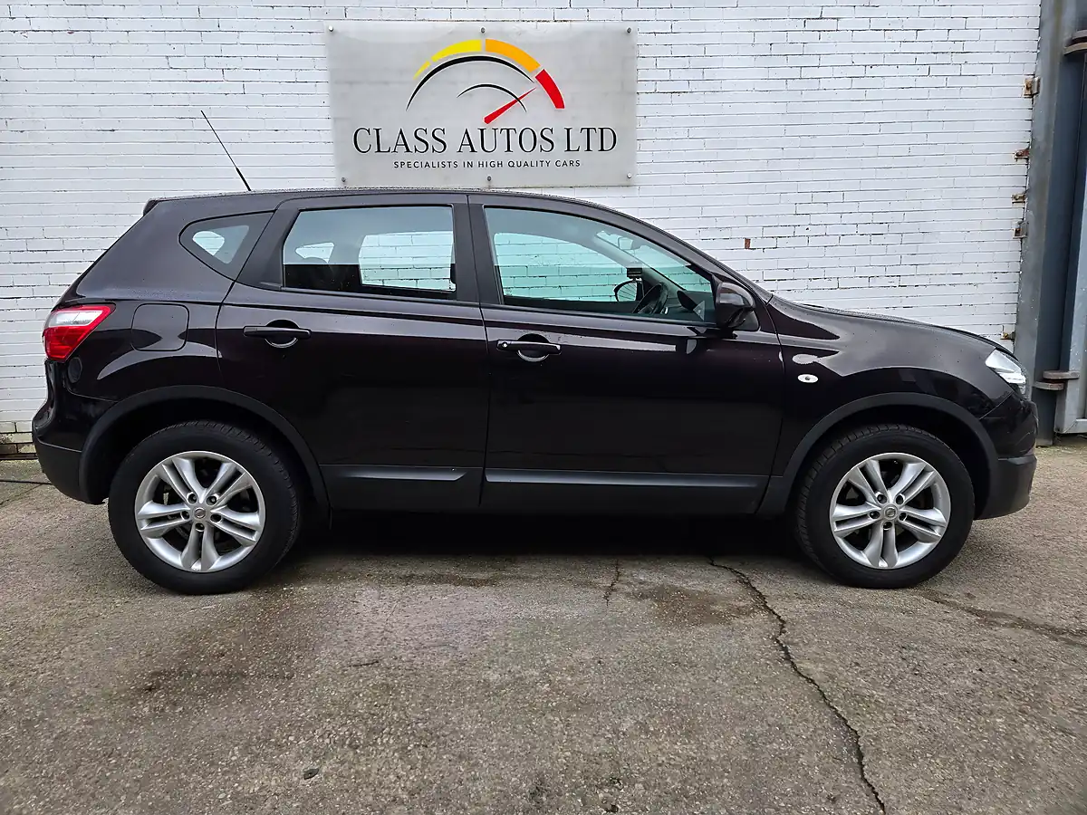 Used 2013 Nissan Qashqai Acenta Black - Interior and Exterior details 9