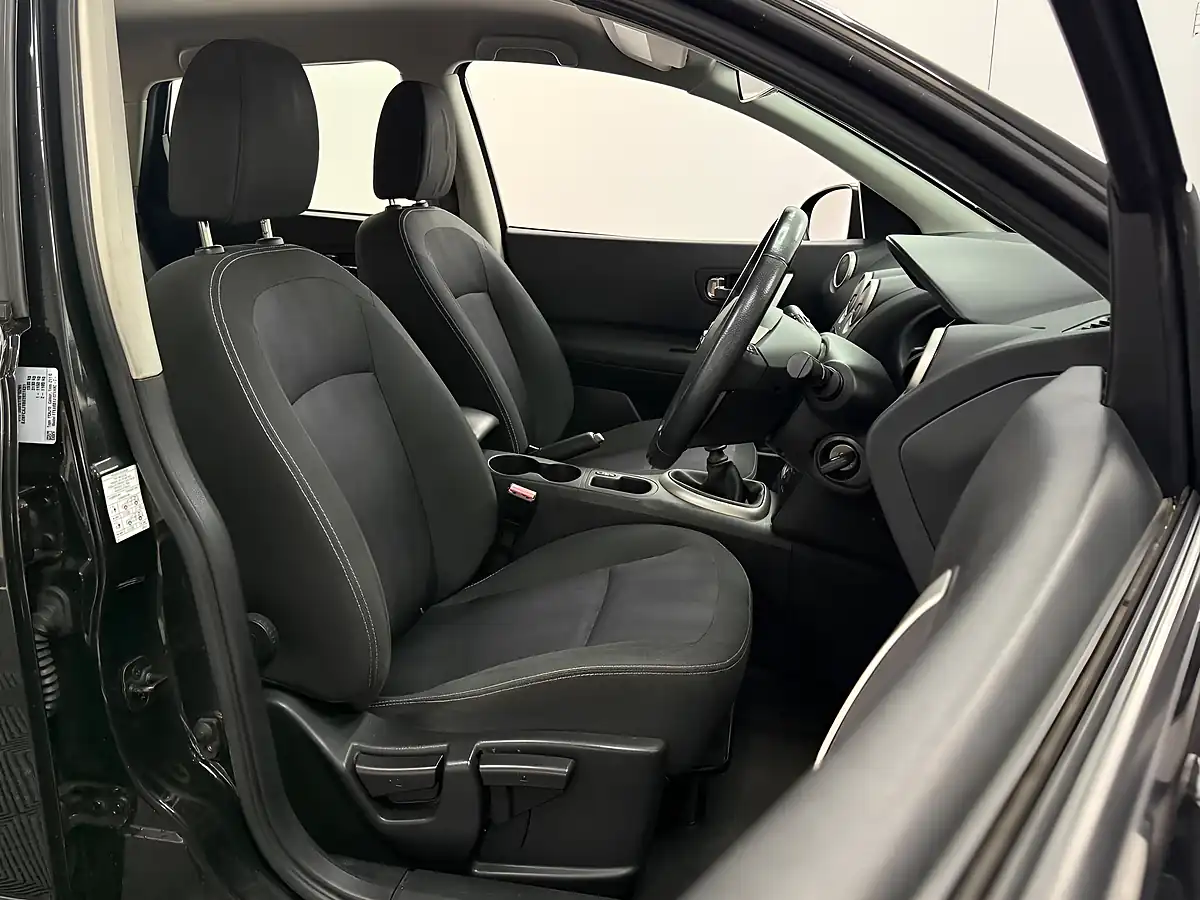 Used 2013 Nissan Qashqai Acenta Black - Interior and Exterior details 12