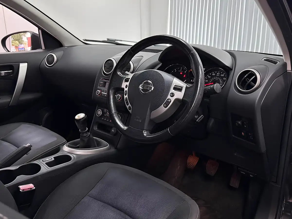 Used 2013 Nissan Qashqai Acenta Black - Interior and Exterior details 13