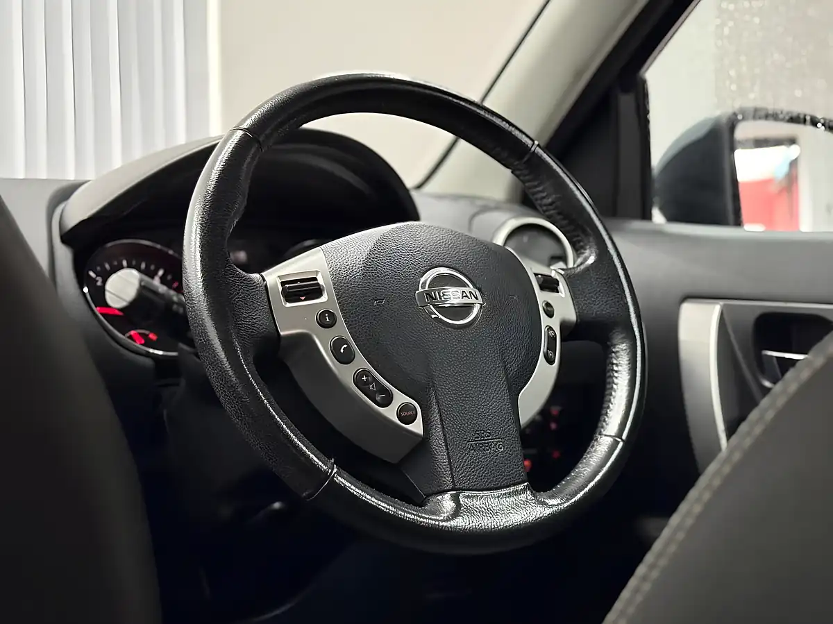 Used 2013 Nissan Qashqai Acenta Black - Interior and Exterior details 15