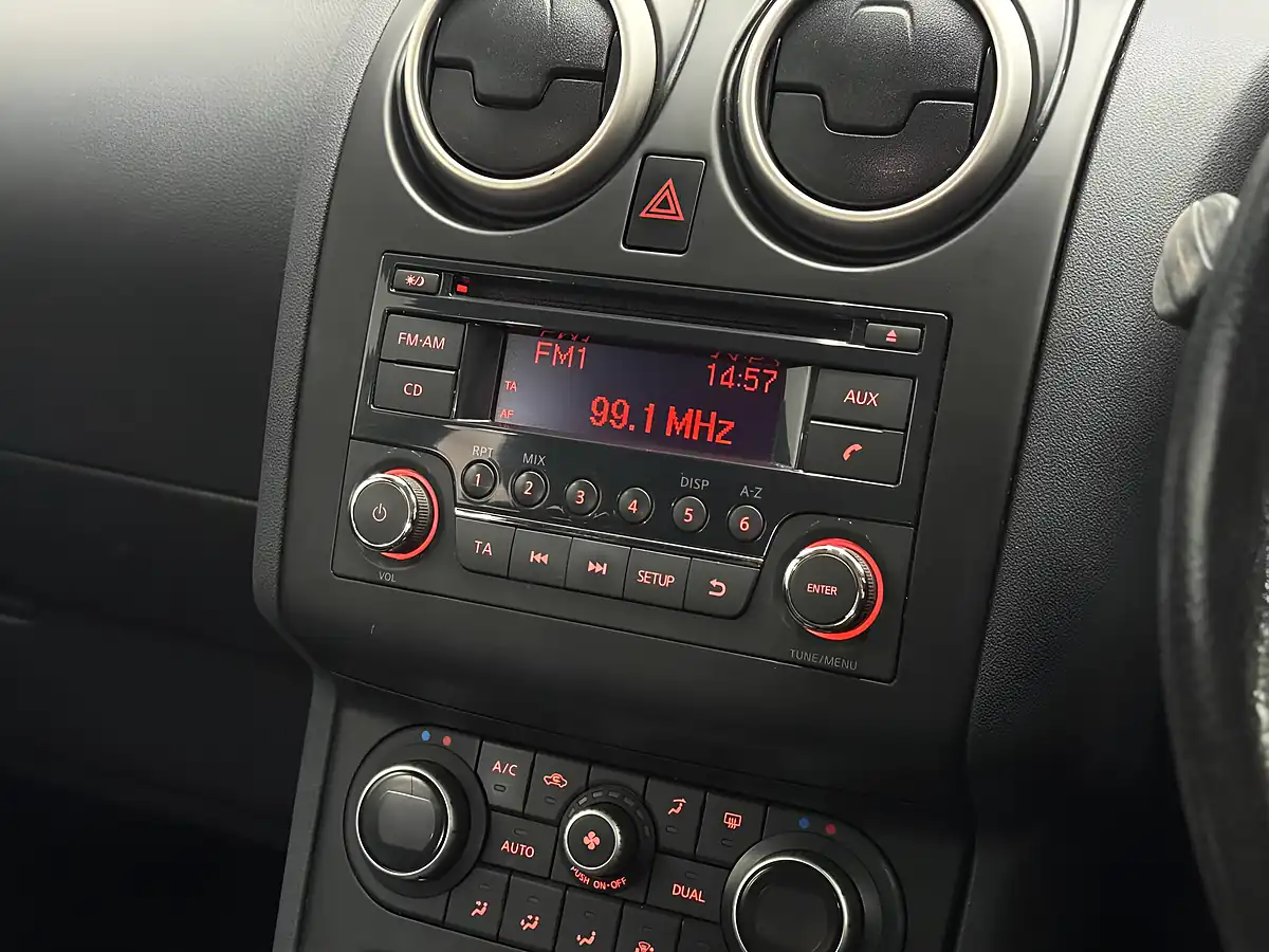Used 2013 Nissan Qashqai Acenta Black - Interior and Exterior details 17