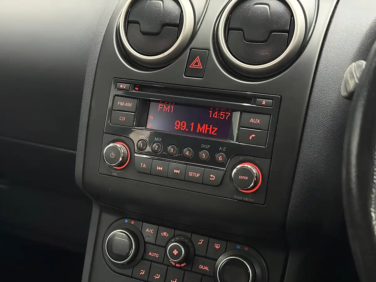 Used 2013 Nissan Qashqai Acenta Black - Interior and Exterior details 18